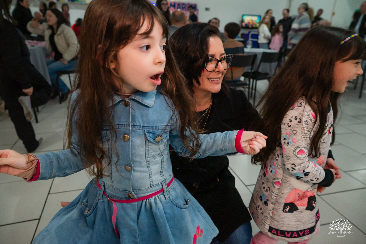 fotografia infantil - festa infantil - aniversário - lembranças da infância - fotos de família - Ana Júlia - salão Cliff Kids - decoração Stitch - diversão infantil - momentos inesquecíveis - abraços e sorrisos - festa com amigos - fotografia de infância