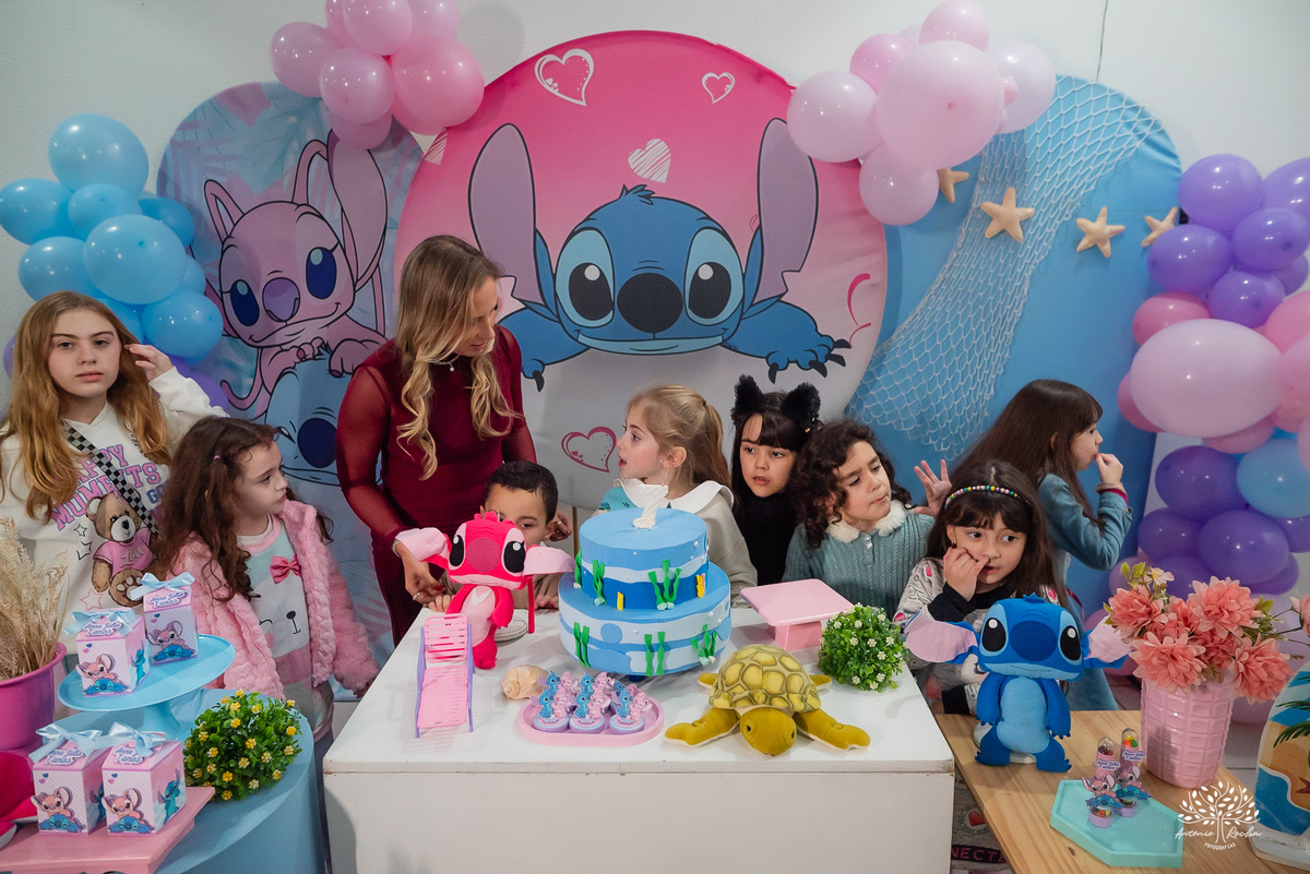 fotografia infantil - festa infantil - aniversário - lembranças da infância - fotos de família - Ana Júlia - salão Cliff Kids - decoração Stitch - diversão infantil - momentos inesquecíveis - abraços e sorrisos - festa com amigos - fotografia de infância