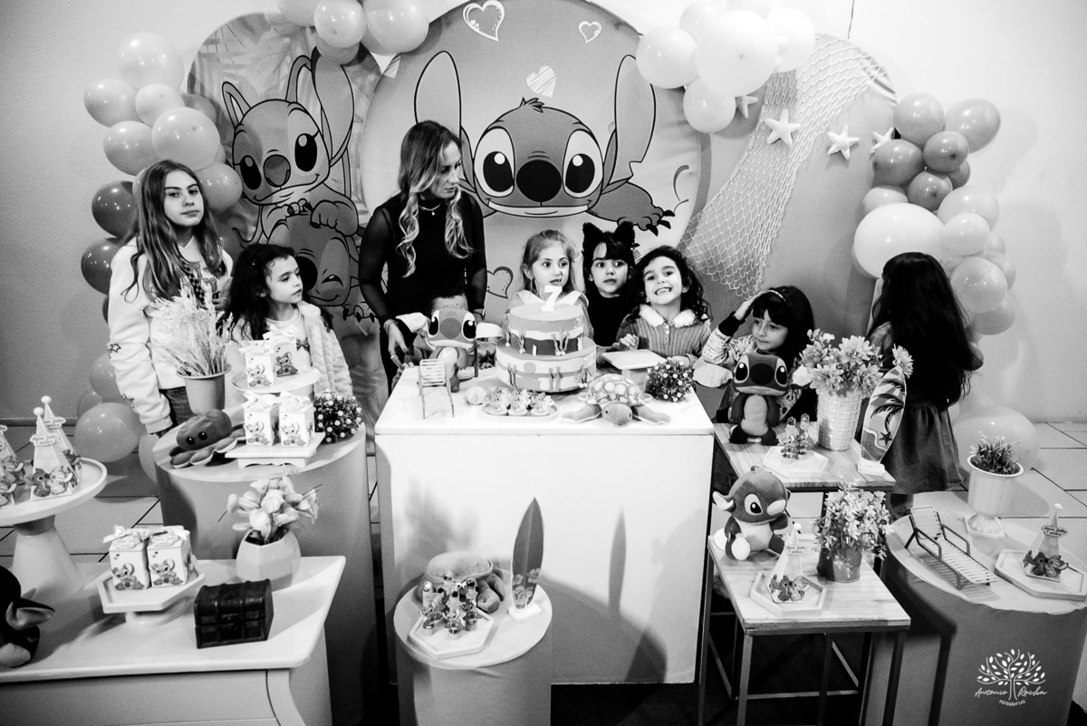 fotografia infantil - festa infantil - aniversário - lembranças da infância - fotos de família - Ana Júlia - salão Cliff Kids - decoração Stitch - diversão infantil - momentos inesquecíveis - abraços e sorrisos - festa com amigos - fotografia de infância