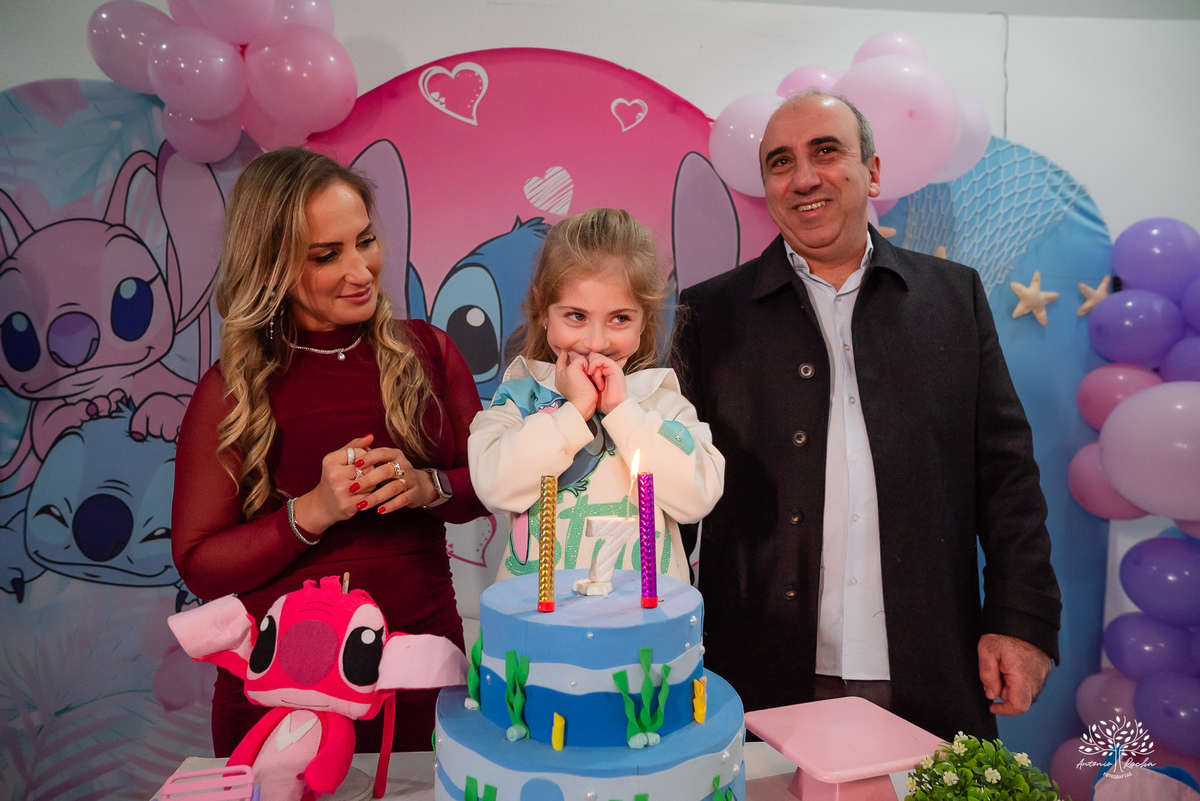 fotografia infantil - festa infantil - aniversário - lembranças da infância - fotos de família - Ana Júlia - salão Cliff Kids - decoração Stitch - diversão infantil - momentos inesquecíveis - abraços e sorrisos - festa com amigos - fotografia de infância