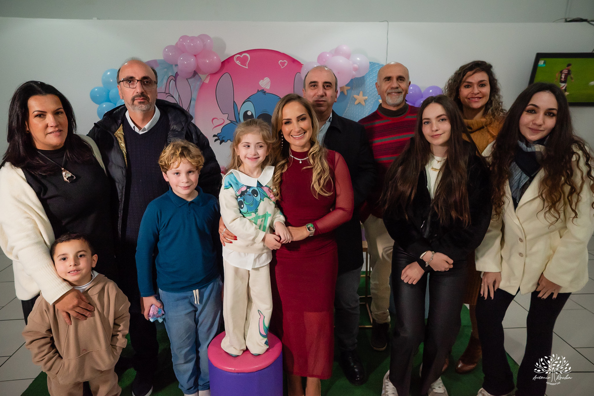 fotografia infantil - festa infantil - aniversário - lembranças da infância - fotos de família - Ana Júlia - salão Cliff Kids - decoração Stitch - diversão infantil - momentos inesquecíveis - abraços e sorrisos - festa com amigos - fotografia de infância