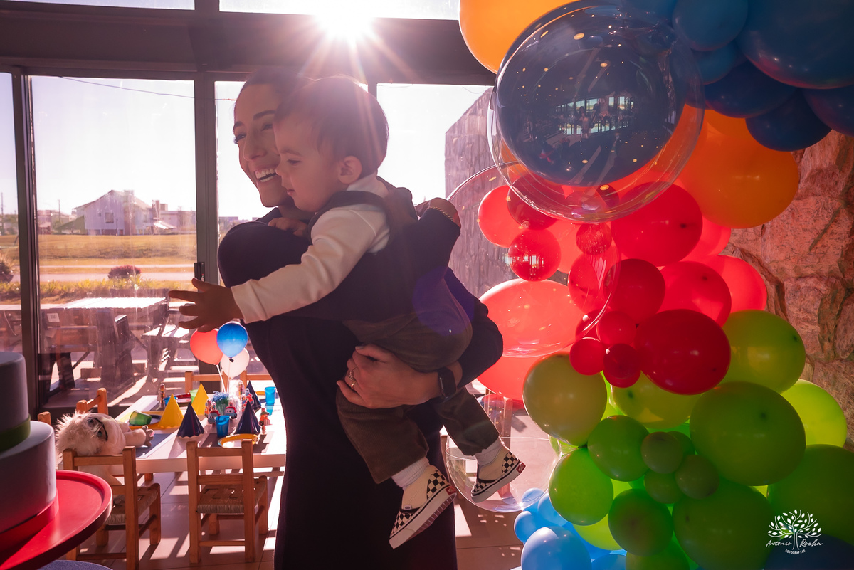 fotógrafo de aniversário infantil - fotografia de festas - primeiro aninho - fotografia infantil criativa - ensaio de aniversário - fotografia espontânea - fotógrafo em Pelotas - fotografia de crianças - fotos de família - Antonio Rocha Fotografias