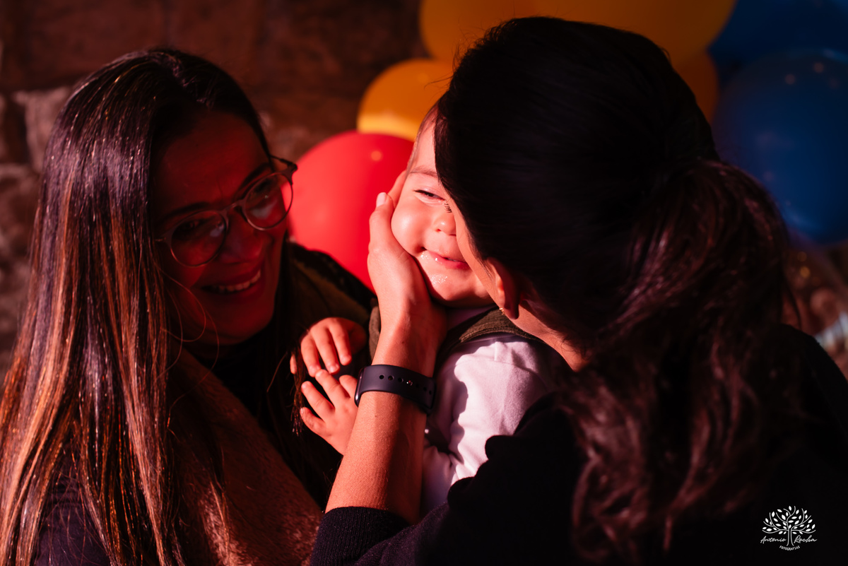 fotógrafo de aniversário infantil - fotografia de festas - primeiro aninho - fotografia infantil criativa - ensaio de aniversário - fotografia espontânea - fotógrafo em Pelotas - fotografia de crianças - fotos de família - Antonio Rocha Fotografias