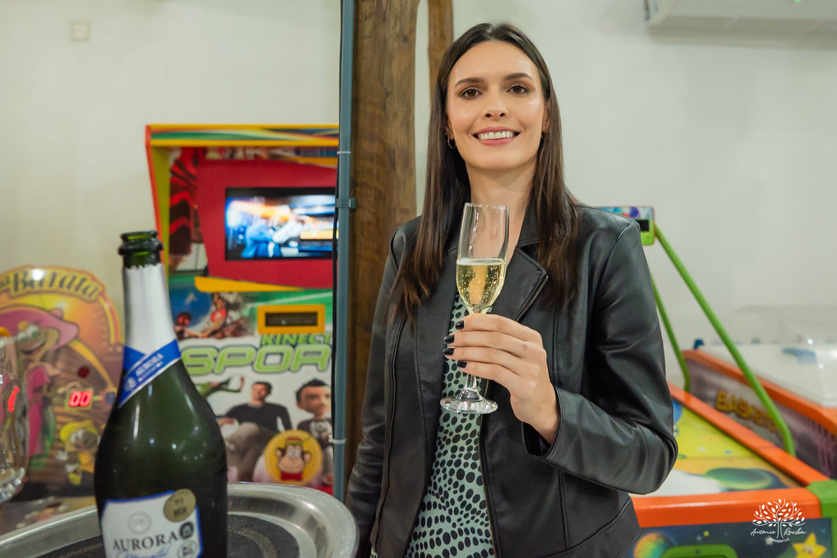 aniversário infantil - fotografia de aniversário - fotógrafo Pelotas - decoração dinossauros - festa temática infantil - fotografia espontânea - parabéns animado - docinhos da festa - salão Tio Guigui - fotografia de infância - Antonio Rocha Fotografias