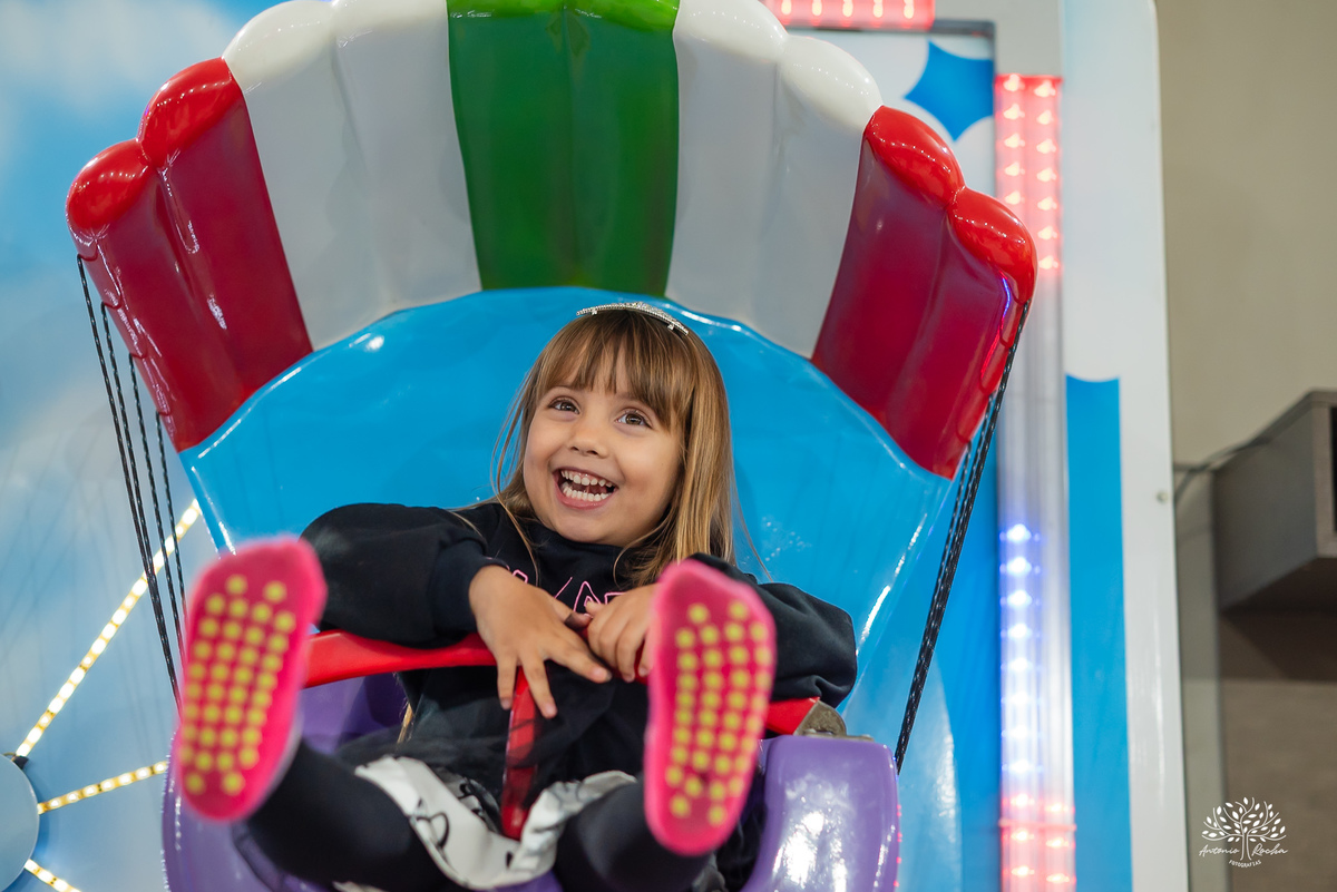 aniversário infantil - fotografia de aniversário - fotógrafo Pelotas - decoração dinossauros - festa temática infantil - fotografia espontânea - parabéns animado - docinhos da festa - salão Tio Guigui - fotografia de infância - Antonio Rocha Fotografias