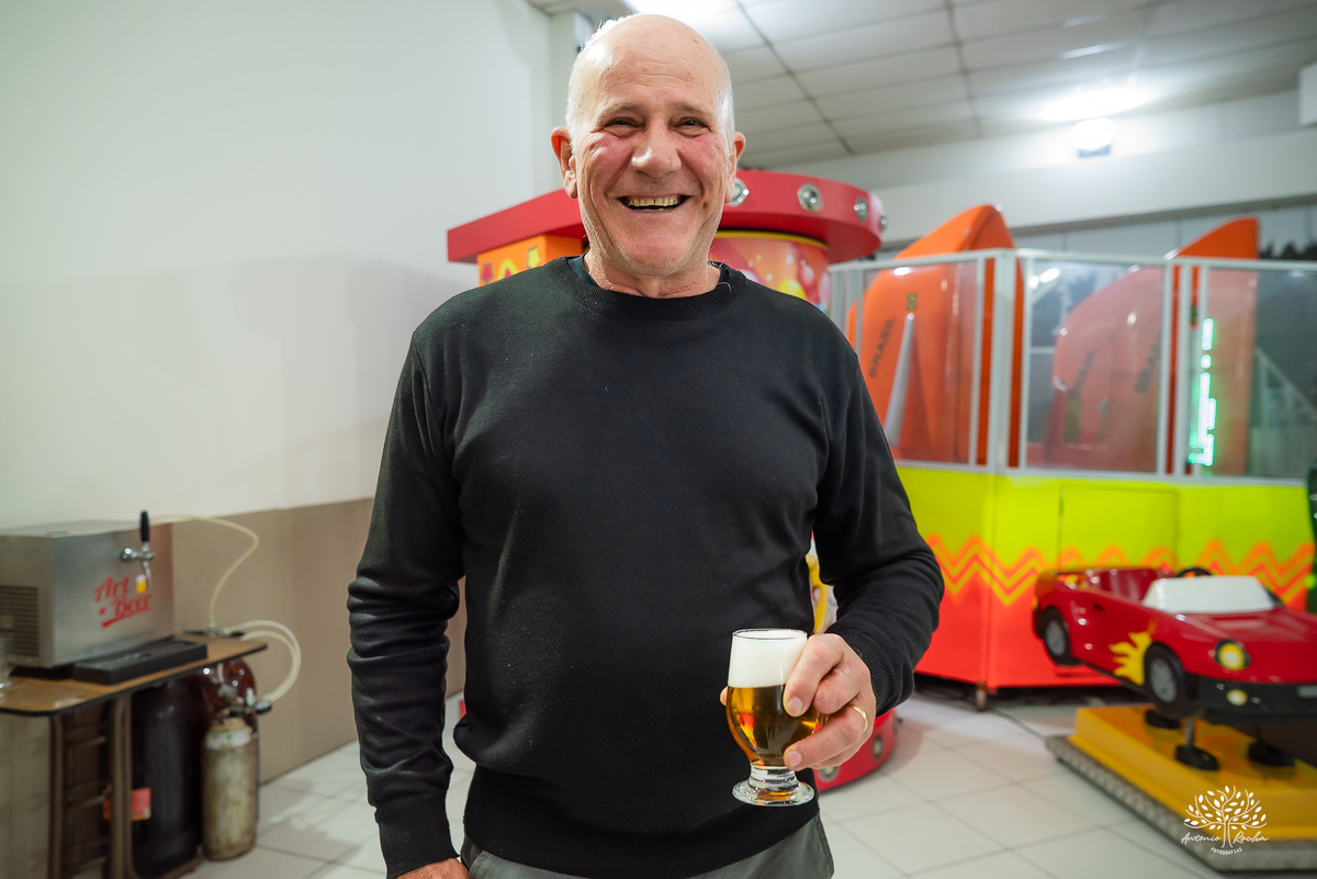 aniversário infantil - fotografia de aniversário - fotógrafo Pelotas - decoração dinossauros - festa temática infantil - fotografia espontânea - parabéns animado - docinhos da festa - salão Tio Guigui - fotografia de infância - Antonio Rocha Fotografias