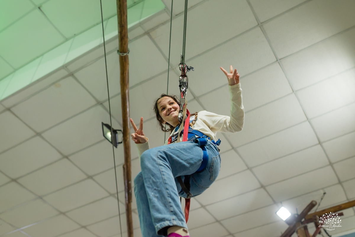 aniversário infantil - fotografia de aniversário - fotógrafo Pelotas - decoração dinossauros - festa temática infantil - fotografia espontânea - parabéns animado - docinhos da festa - salão Tio Guigui - fotografia de infância - Antonio Rocha Fotografias