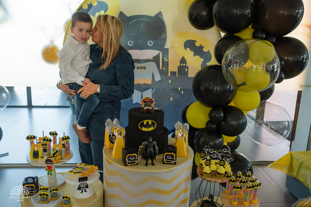 fotografia infantil - fotógrafo de aniversários - registro de infância - festa infantil - fotos espontâneas - fotógrafo em família - lembranças de aniversário - fotografia de criança  - tema Batman - animador Roxito - chuva de neve - Antonio Rochas Fotos