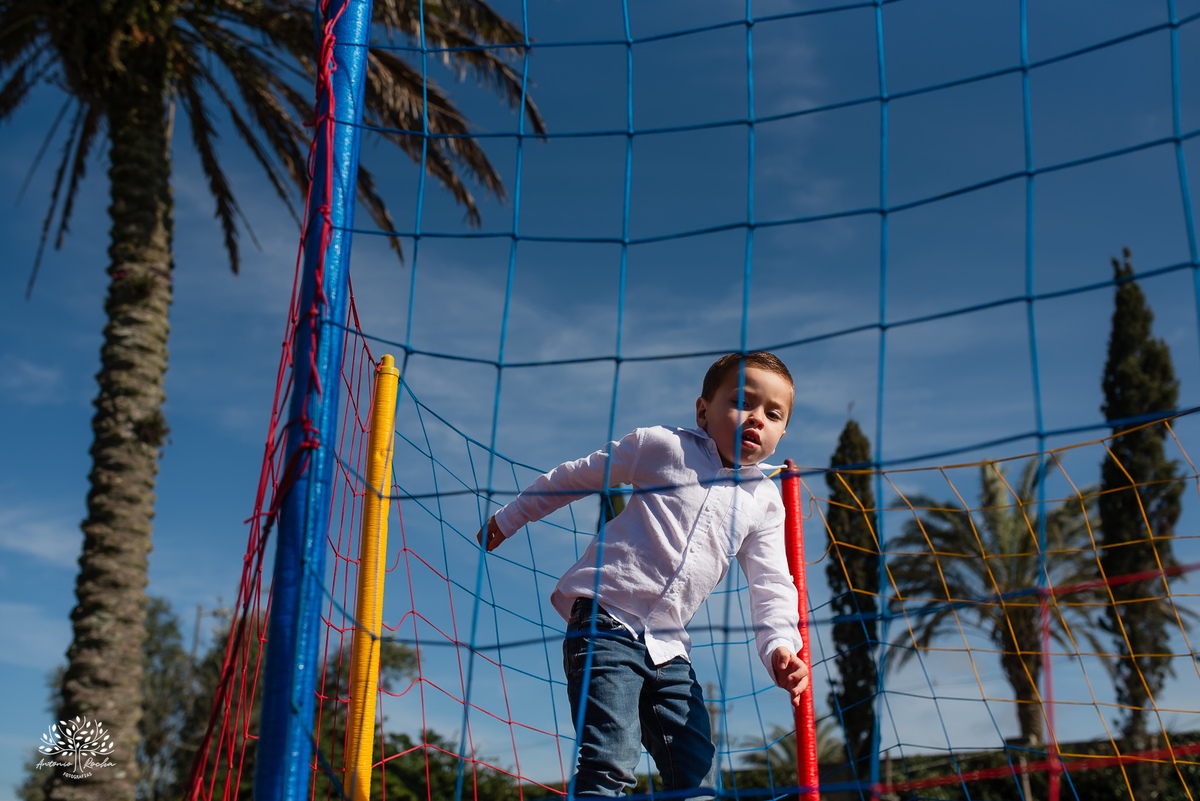 fotografia infantil - fotógrafo de aniversários - registro de infância - festa infantil - fotos espontâneas - fotógrafo em família - lembranças de aniversário - fotografia de criança  - tema Batman - animador Roxito - chuva de neve - Antonio Rochas Fotos