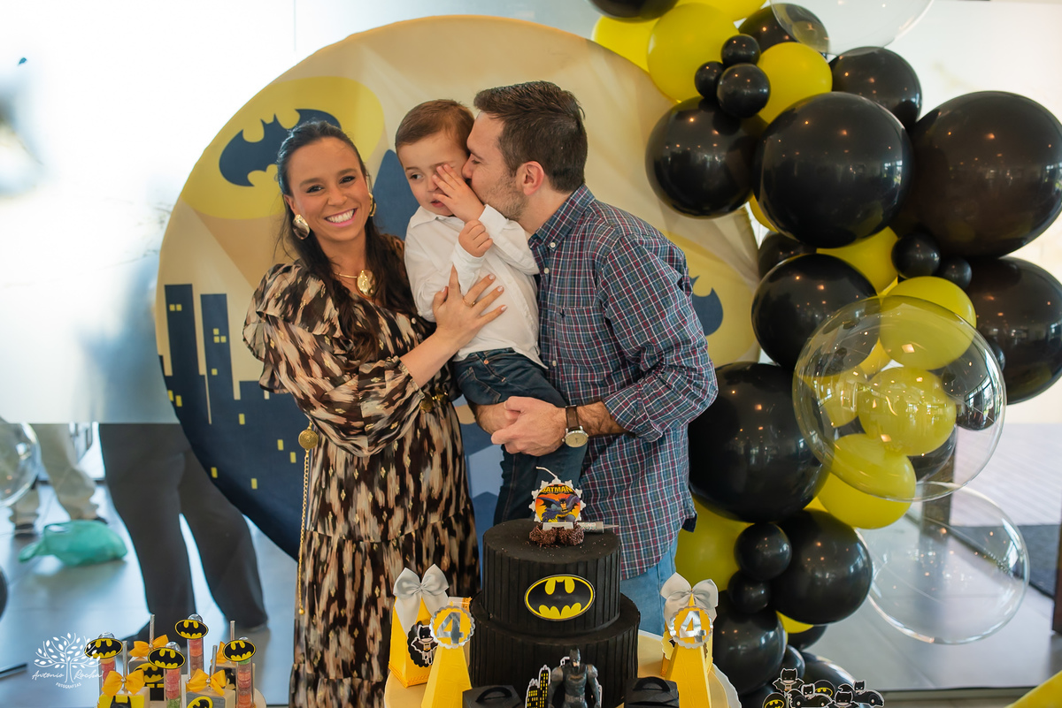 fotografia infantil - fotógrafo de aniversários - registro de infância - festa infantil - fotos espontâneas - fotógrafo em família - lembranças de aniversário - fotografia de criança  - tema Batman - animador Roxito - chuva de neve - Antonio Rochas Fotos