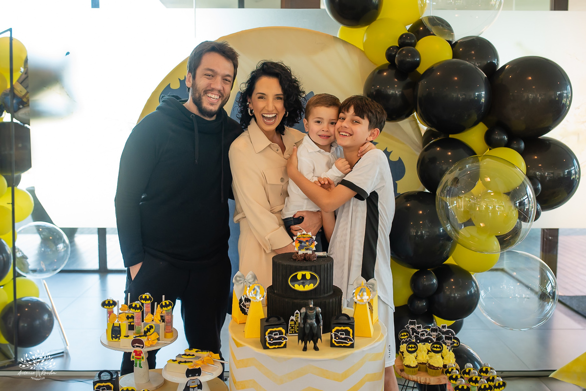 fotografia infantil - fotógrafo de aniversários - registro de infância - festa infantil - fotos espontâneas - fotógrafo em família - lembranças de aniversário - fotografia de criança  - tema Batman - animador Roxito - chuva de neve - Antonio Rochas Fotos