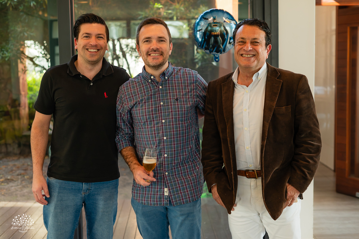 fotografia infantil - fotógrafo de aniversários - registro de infância - festa infantil - fotos espontâneas - fotógrafo em família - lembranças de aniversário - fotografia de criança  - tema Batman - animador Roxito - chuva de neve - Antonio Rochas Fotos