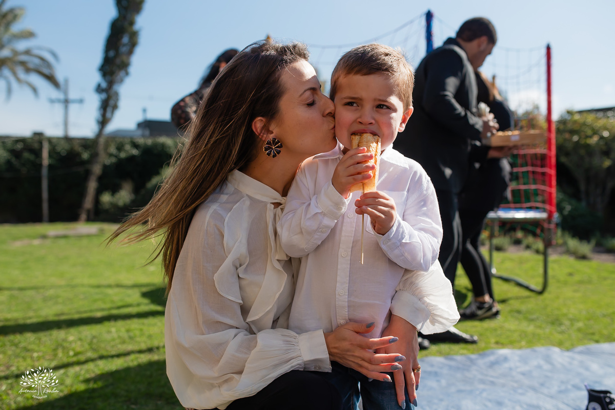 fotografia infantil - fotógrafo de aniversários - registro de infância - festa infantil - fotos espontâneas - fotógrafo em família - lembranças de aniversário - fotografia de criança  - tema Batman - animador Roxito - chuva de neve - Antonio Rochas Fotos