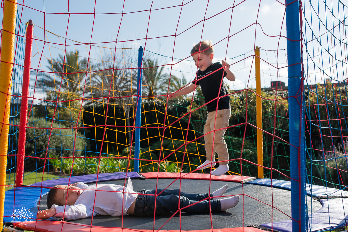 fotografia infantil - fotógrafo de aniversários - registro de infância - festa infantil - fotos espontâneas - fotógrafo em família - lembranças de aniversário - fotografia de criança  - tema Batman - animador Roxito - chuva de neve - Antonio Rochas Fotos