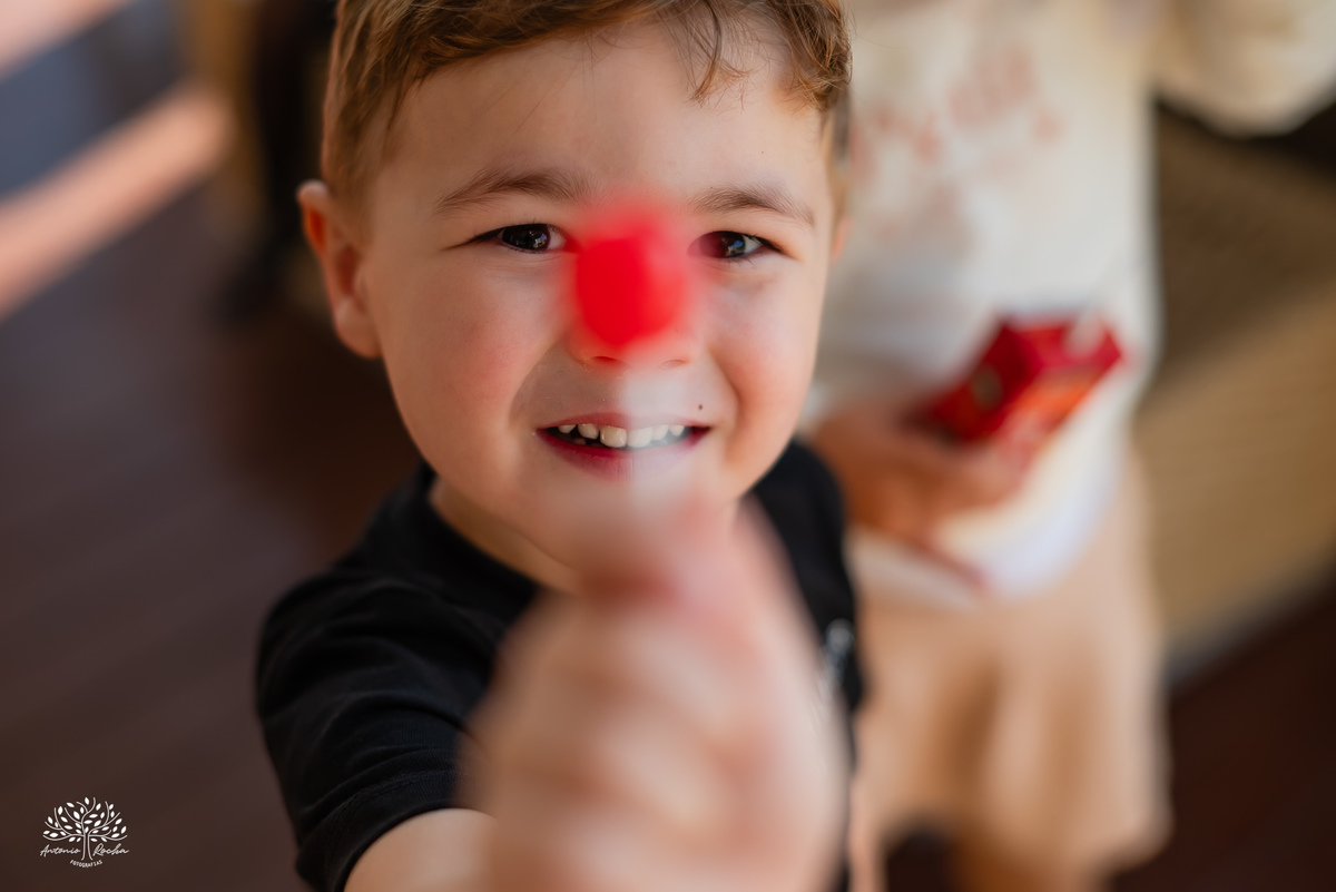 fotografia infantil - fotógrafo de aniversários - registro de infância - festa infantil - fotos espontâneas - fotógrafo em família - lembranças de aniversário - fotografia de criança  - tema Batman - animador Roxito - chuva de neve - Antonio Rochas Fotos