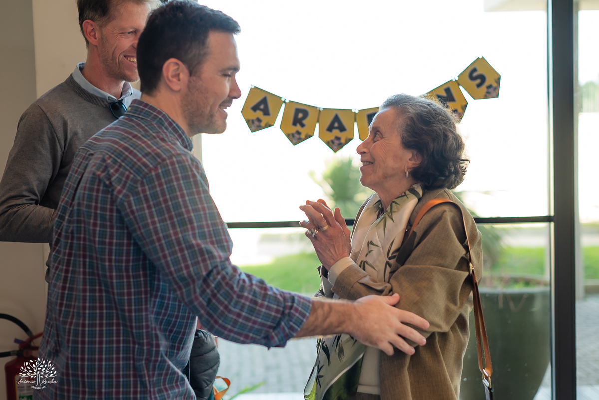 fotografia infantil - fotógrafo de aniversários - registro de infância - festa infantil - fotos espontâneas - fotógrafo em família - lembranças de aniversário - fotografia de criança  - tema Batman - animador Roxito - chuva de neve - Antonio Rochas Fotos