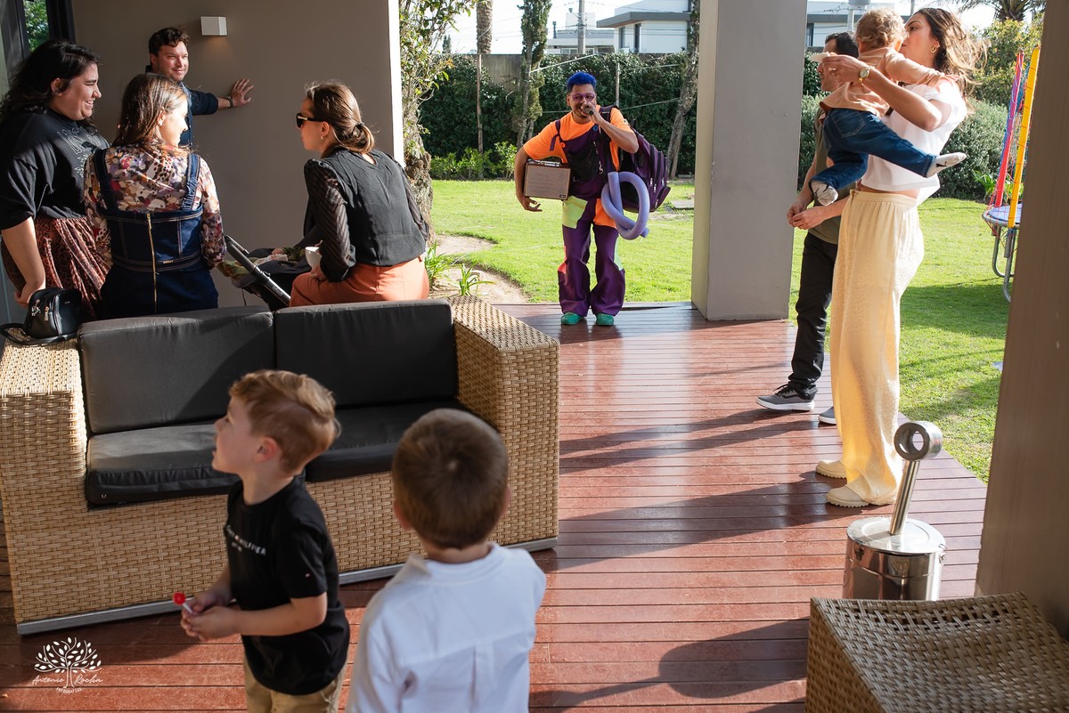 fotografia infantil - fotógrafo de aniversários - registro de infância - festa infantil - fotos espontâneas - fotógrafo em família - lembranças de aniversário - fotografia de criança  - tema Batman - animador Roxito - chuva de neve - Antonio Rochas Fotos