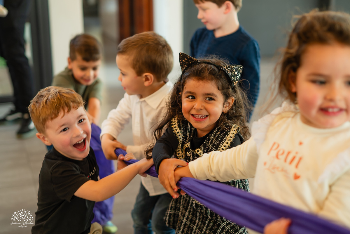 fotografia infantil - fotógrafo de aniversários - registro de infância - festa infantil - fotos espontâneas - fotógrafo em família - lembranças de aniversário - fotografia de criança  - tema Batman - animador Roxito - chuva de neve - Antonio Rochas Fotos