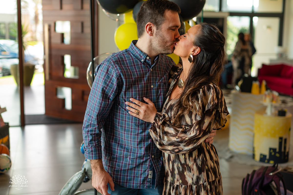 fotografia infantil - fotógrafo de aniversários - registro de infância - festa infantil - fotos espontâneas - fotógrafo em família - lembranças de aniversário - fotografia de criança  - tema Batman - animador Roxito - chuva de neve - Antonio Rochas Fotos