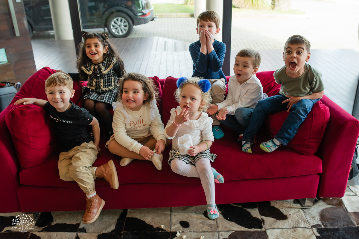 fotografia infantil - fotógrafo de aniversários - registro de infância - festa infantil - fotos espontâneas - fotógrafo em família - lembranças de aniversário - fotografia de criança  - tema Batman - animador Roxito - chuva de neve - Antonio Rochas Fotos