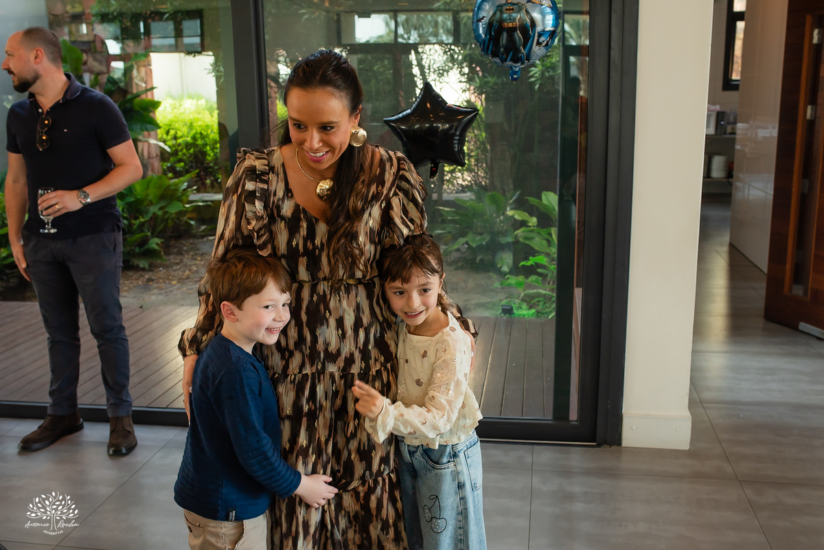 fotografia infantil - fotógrafo de aniversários - registro de infância - festa infantil - fotos espontâneas - fotógrafo em família - lembranças de aniversário - fotografia de criança  - tema Batman - animador Roxito - chuva de neve - Antonio Rochas Fotos