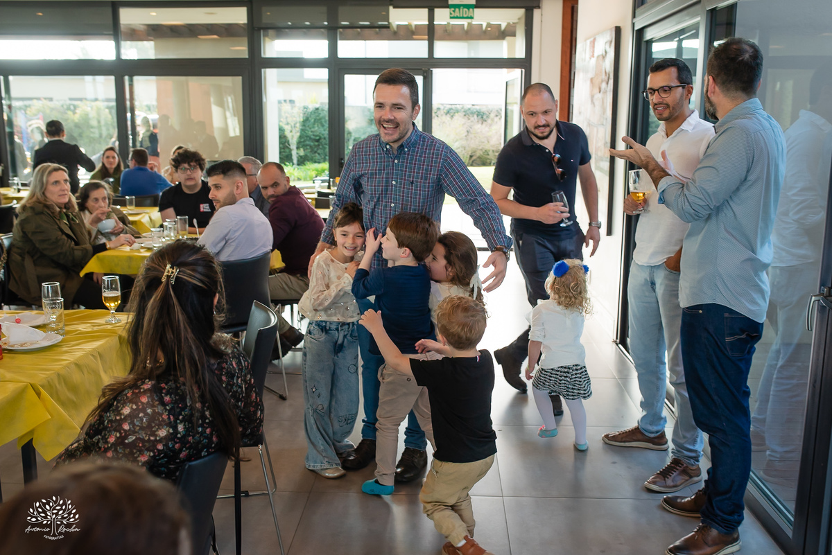 fotografia infantil - fotógrafo de aniversários - registro de infância - festa infantil - fotos espontâneas - fotógrafo em família - lembranças de aniversário - fotografia de criança  - tema Batman - animador Roxito - chuva de neve - Antonio Rochas Fotos