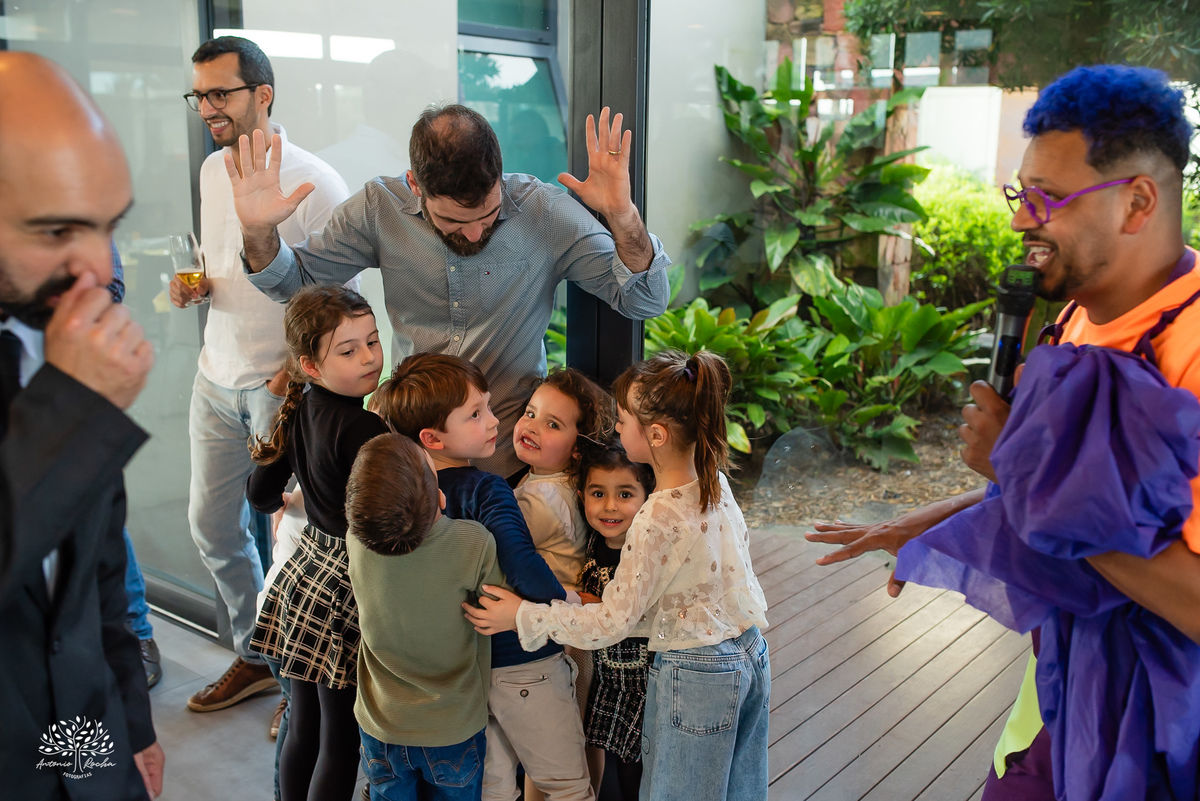 fotografia infantil - fotógrafo de aniversários - registro de infância - festa infantil - fotos espontâneas - fotógrafo em família - lembranças de aniversário - fotografia de criança  - tema Batman - animador Roxito - chuva de neve - Antonio Rochas Fotos