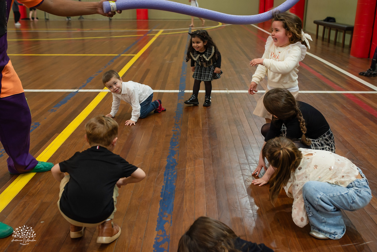 fotografia infantil - fotógrafo de aniversários - registro de infância - festa infantil - fotos espontâneas - fotógrafo em família - lembranças de aniversário - fotografia de criança  - tema Batman - animador Roxito - chuva de neve - Antonio Rochas Fotos