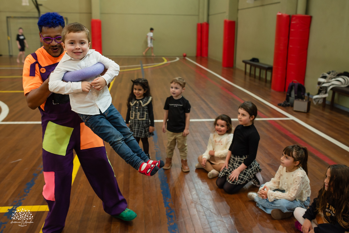 fotografia infantil - fotógrafo de aniversários - registro de infância - festa infantil - fotos espontâneas - fotógrafo em família - lembranças de aniversário - fotografia de criança  - tema Batman - animador Roxito - chuva de neve - Antonio Rochas Fotos