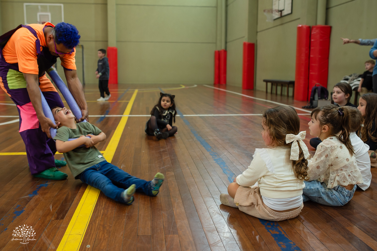 fotografia infantil - fotógrafo de aniversários - registro de infância - festa infantil - fotos espontâneas - fotógrafo em família - lembranças de aniversário - fotografia de criança  - tema Batman - animador Roxito - chuva de neve - Antonio Rochas Fotos