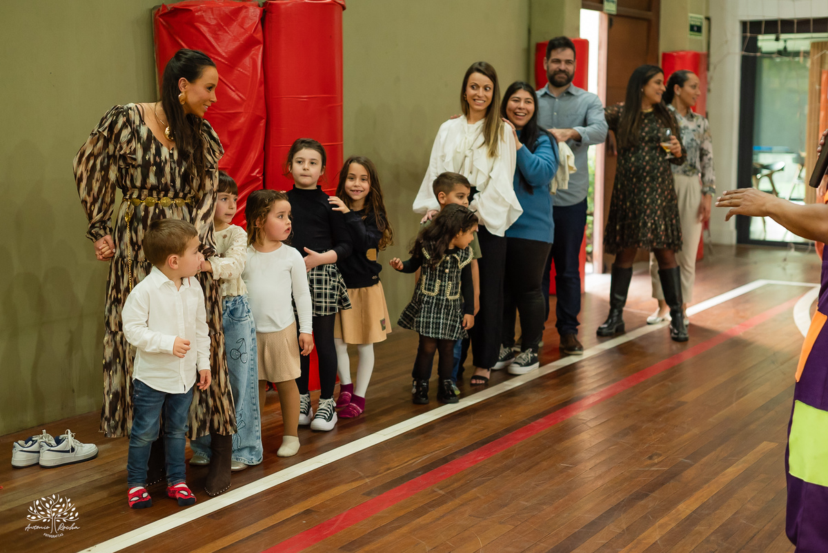 fotografia infantil - fotógrafo de aniversários - registro de infância - festa infantil - fotos espontâneas - fotógrafo em família - lembranças de aniversário - fotografia de criança  - tema Batman - animador Roxito - chuva de neve - Antonio Rochas Fotos
