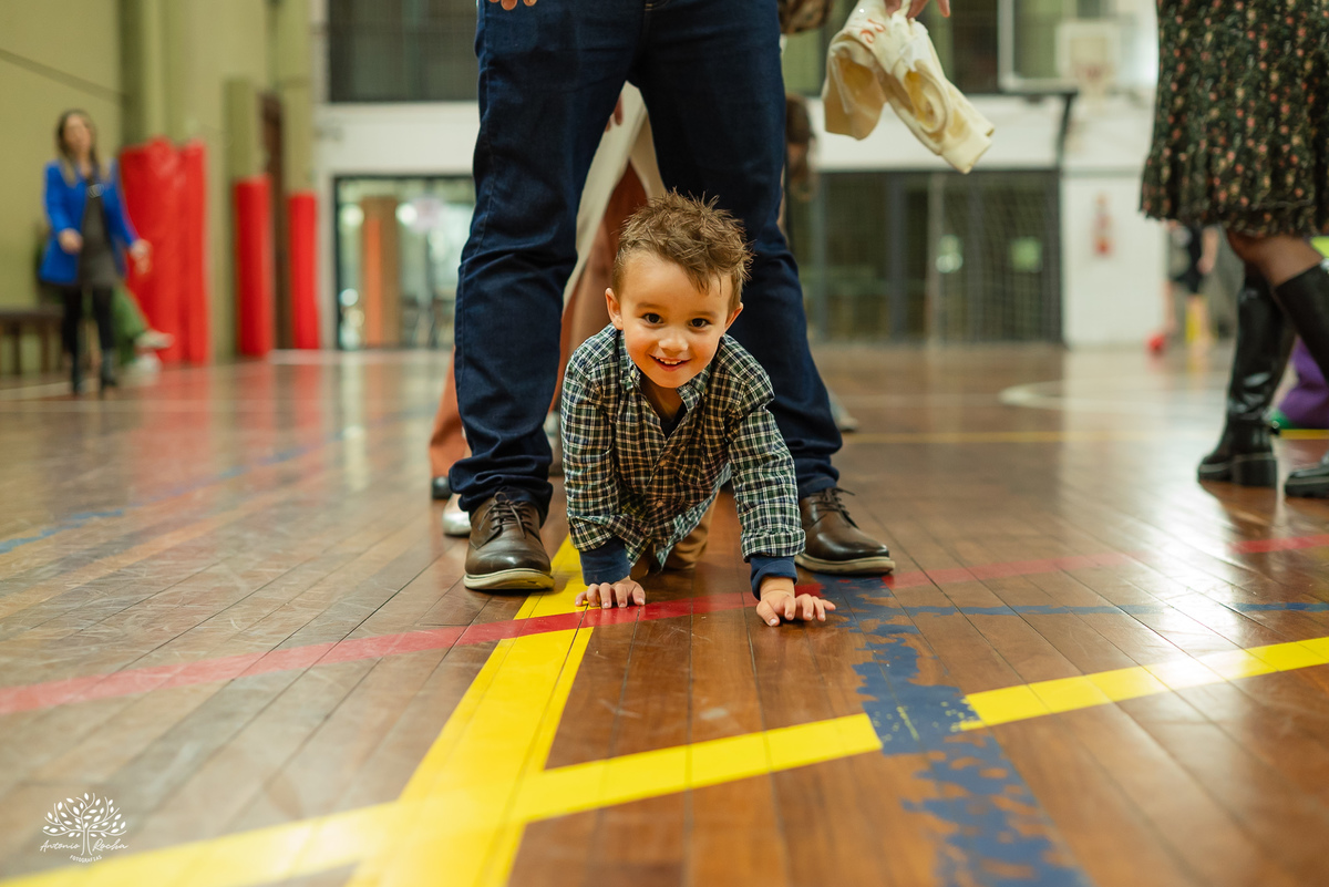 fotografia infantil - fotógrafo de aniversários - registro de infância - festa infantil - fotos espontâneas - fotógrafo em família - lembranças de aniversário - fotografia de criança  - tema Batman - animador Roxito - chuva de neve - Antonio Rochas Fotos
