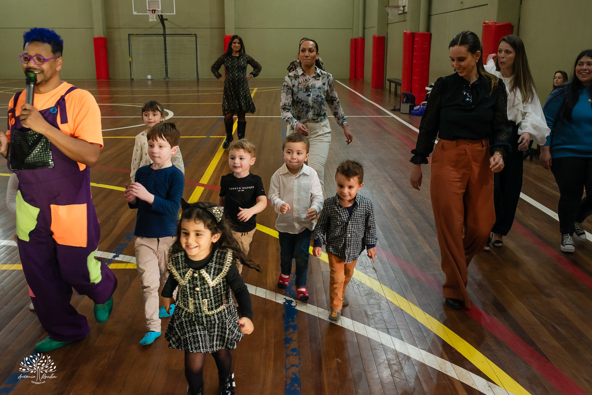 fotografia infantil - fotógrafo de aniversários - registro de infância - festa infantil - fotos espontâneas - fotógrafo em família - lembranças de aniversário - fotografia de criança  - tema Batman - animador Roxito - chuva de neve - Antonio Rochas Fotos