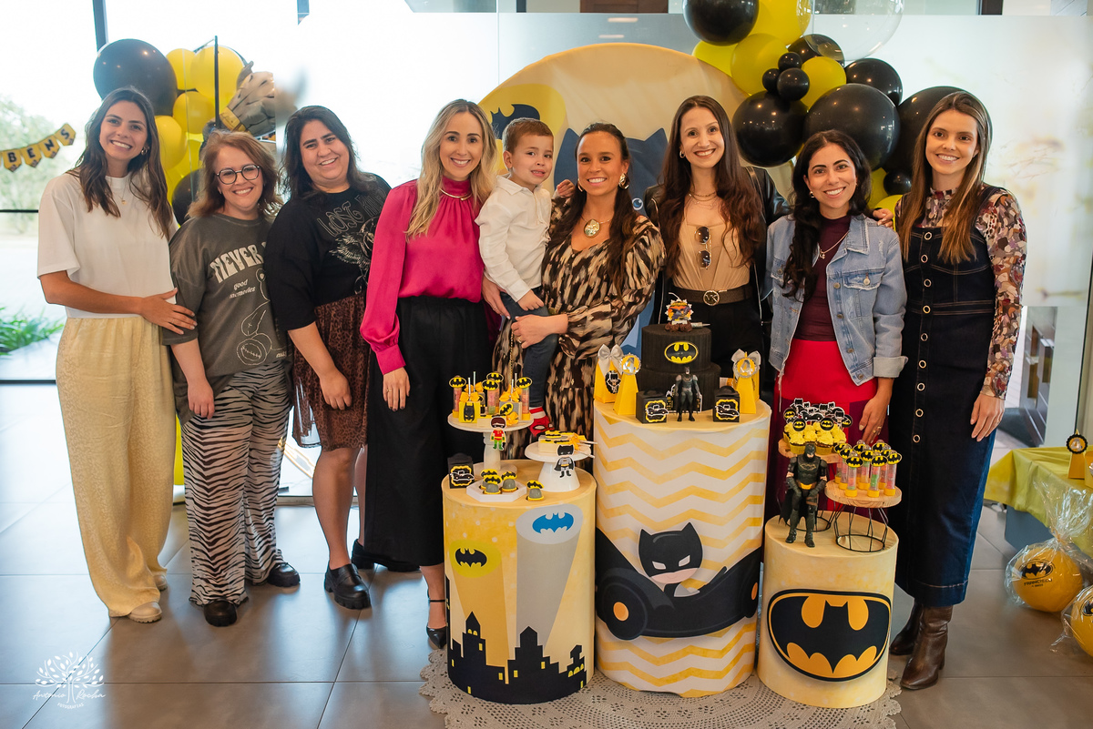 fotografia infantil - fotógrafo de aniversários - registro de infância - festa infantil - fotos espontâneas - fotógrafo em família - lembranças de aniversário - fotografia de criança  - tema Batman - animador Roxito - chuva de neve - Antonio Rochas Fotos