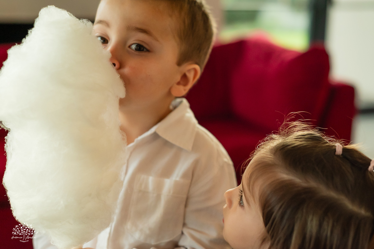 fotografia infantil - fotógrafo de aniversários - registro de infância - festa infantil - fotos espontâneas - fotógrafo em família - lembranças de aniversário - fotografia de criança  - tema Batman - animador Roxito - chuva de neve - Antonio Rochas Fotos