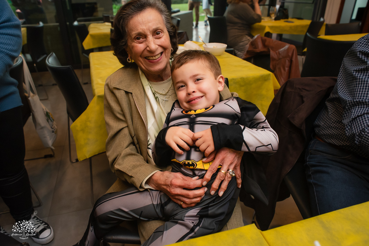 fotografia infantil - fotógrafo de aniversários - registro de infância - festa infantil - fotos espontâneas - fotógrafo em família - lembranças de aniversário - fotografia de criança  - tema Batman - animador Roxito - chuva de neve - Antonio Rochas Fotos