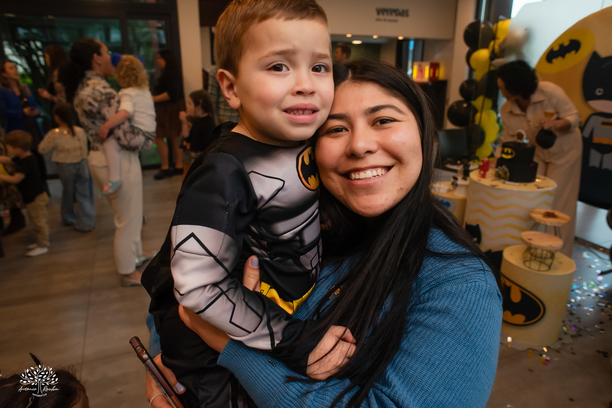 fotografia infantil - fotógrafo de aniversários - registro de infância - festa infantil - fotos espontâneas - fotógrafo em família - lembranças de aniversário - fotografia de criança  - tema Batman - animador Roxito - chuva de neve - Antonio Rochas Fotos