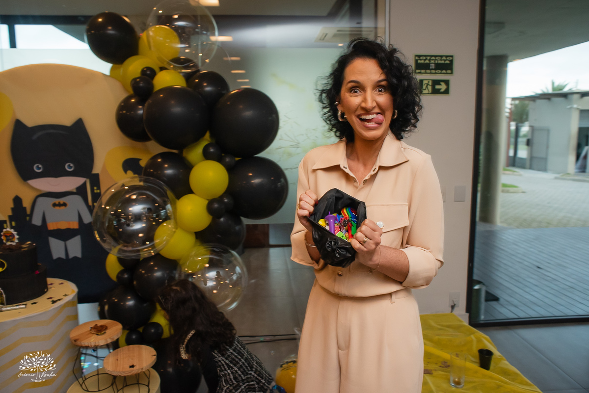 fotografia infantil - fotógrafo de aniversários - registro de infância - festa infantil - fotos espontâneas - fotógrafo em família - lembranças de aniversário - fotografia de criança  - tema Batman - animador Roxito - chuva de neve - Antonio Rochas Fotos