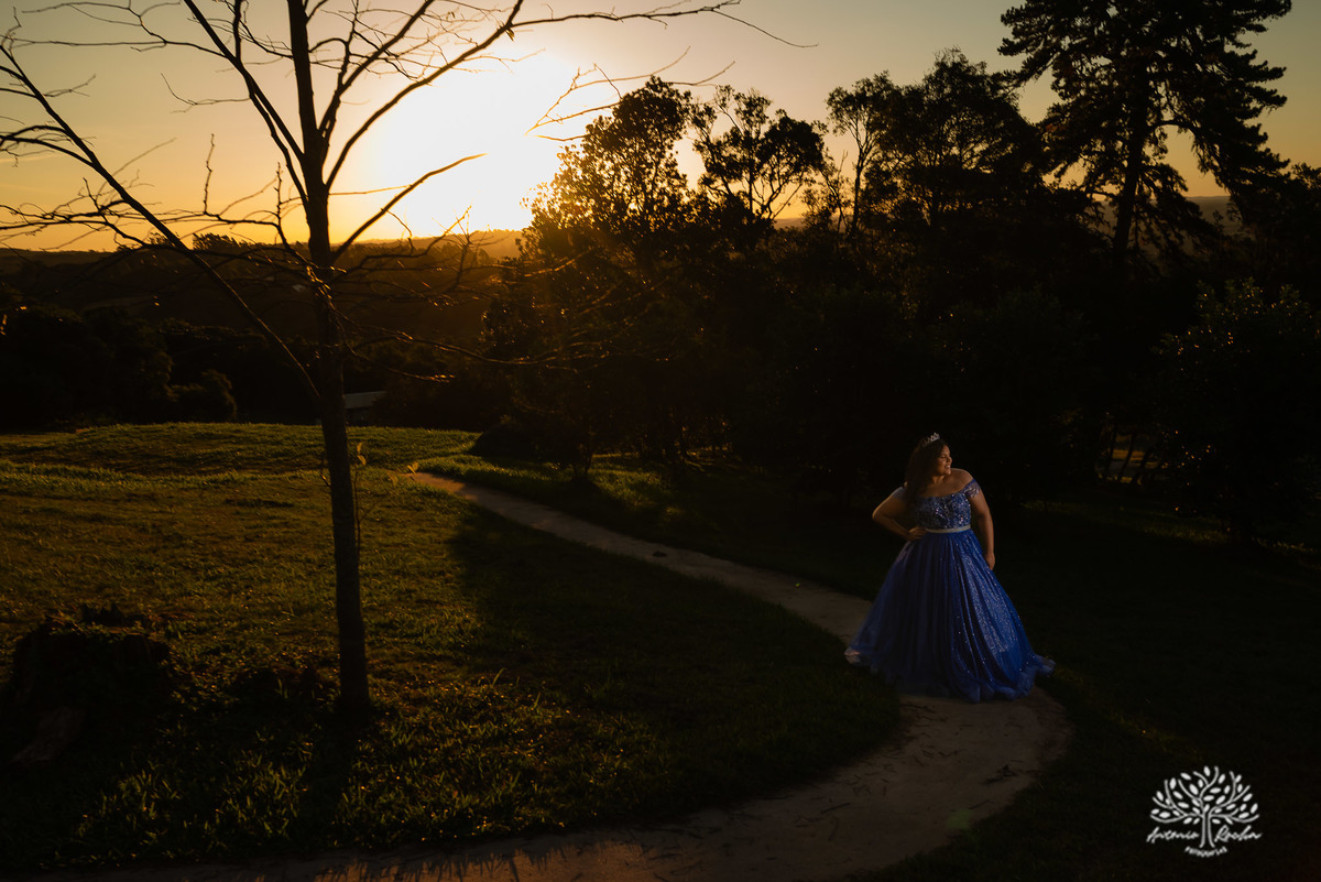 ensaio 15 anos - fotografia debutante - fotos 15 anos Pelotas - ensaio debutante Parque Stone Land - pôr do sol fotos debutante - fotografia espontânea - ensaio externo 15 anos - fotógrafos em Pelotas - Antonio Rocha Fotografias - vestido de 15