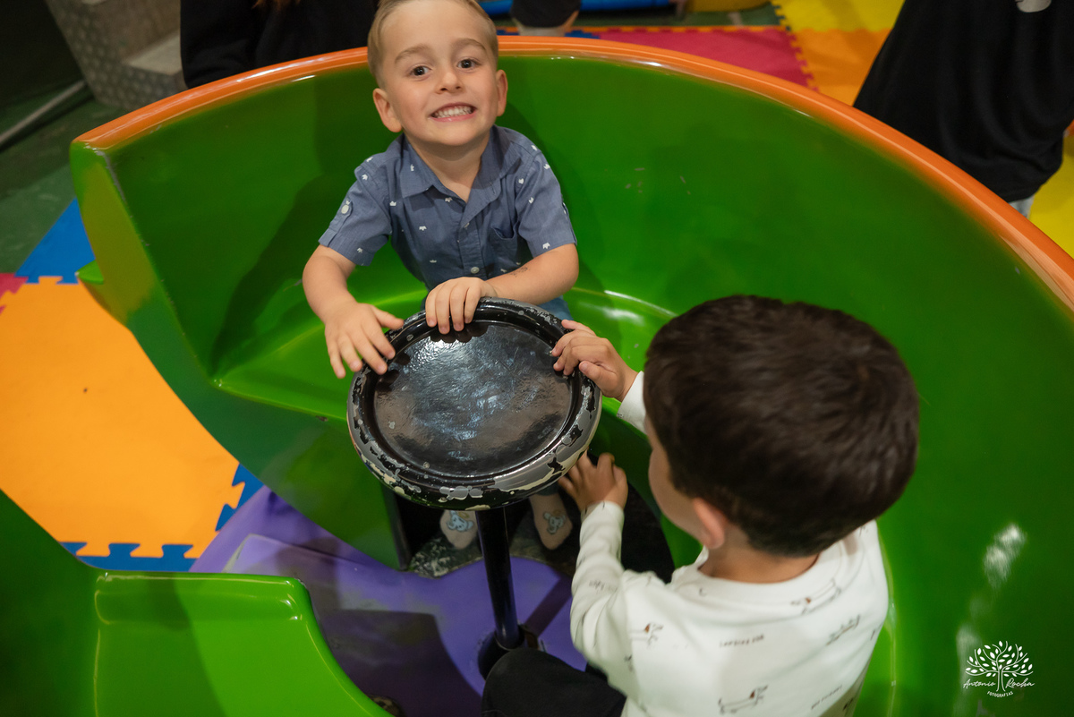 aniversário 5 anos Rodrigo - festa infantil - fotografia de aniversário - fotos espontâneas - super-herói Homem-Aranha - decoração festa Homem-Aranha - Zé Neto Eventos - Meu Herói Oficial - fotógrafo de festas em Pelotas - Antonio Rocha Fotografias - doce