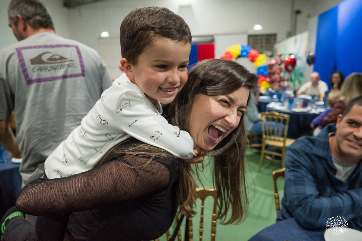 aniversário 5 anos Rodrigo - festa infantil - fotografia de aniversário - fotos espontâneas - super-herói Homem-Aranha - decoração festa Homem-Aranha - Zé Neto Eventos - Meu Herói Oficial - fotógrafo de festas em Pelotas - Antonio Rocha Fotografias - doce