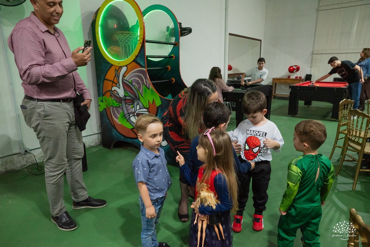 aniversário 5 anos Rodrigo - festa infantil - fotografia de aniversário - fotos espontâneas - super-herói Homem-Aranha - decoração festa Homem-Aranha - Zé Neto Eventos - Meu Herói Oficial - fotógrafo de festas em Pelotas - Antonio Rocha Fotografias - doce