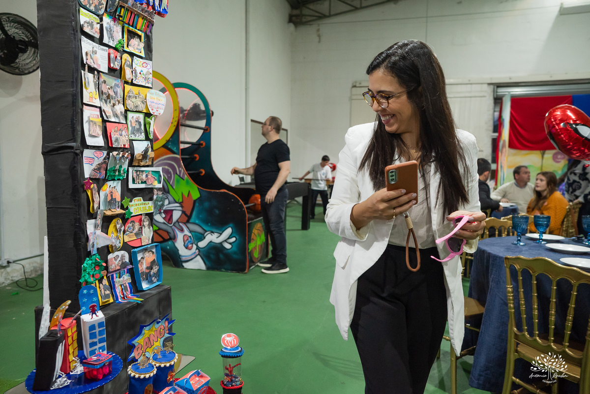 aniversário 5 anos Rodrigo - festa infantil - fotografia de aniversário - fotos espontâneas - super-herói Homem-Aranha - decoração festa Homem-Aranha - Zé Neto Eventos - Meu Herói Oficial - fotógrafo de festas em Pelotas - Antonio Rocha Fotografias - doce