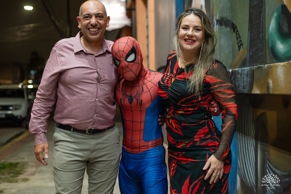 aniversário 5 anos Rodrigo - festa infantil - fotografia de aniversário - fotos espontâneas - super-herói Homem-Aranha - decoração festa Homem-Aranha - Zé Neto Eventos - Meu Herói Oficial - fotógrafo de festas em Pelotas - Antonio Rocha Fotografias - doce