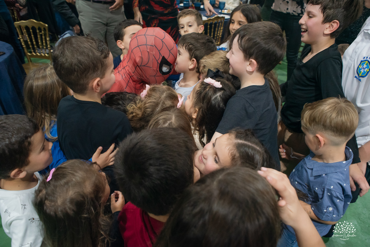 aniversário 5 anos Rodrigo - festa infantil - fotografia de aniversário - fotos espontâneas - super-herói Homem-Aranha - decoração festa Homem-Aranha - Zé Neto Eventos - Meu Herói Oficial - fotógrafo de festas em Pelotas - Antonio Rocha Fotografias - doce