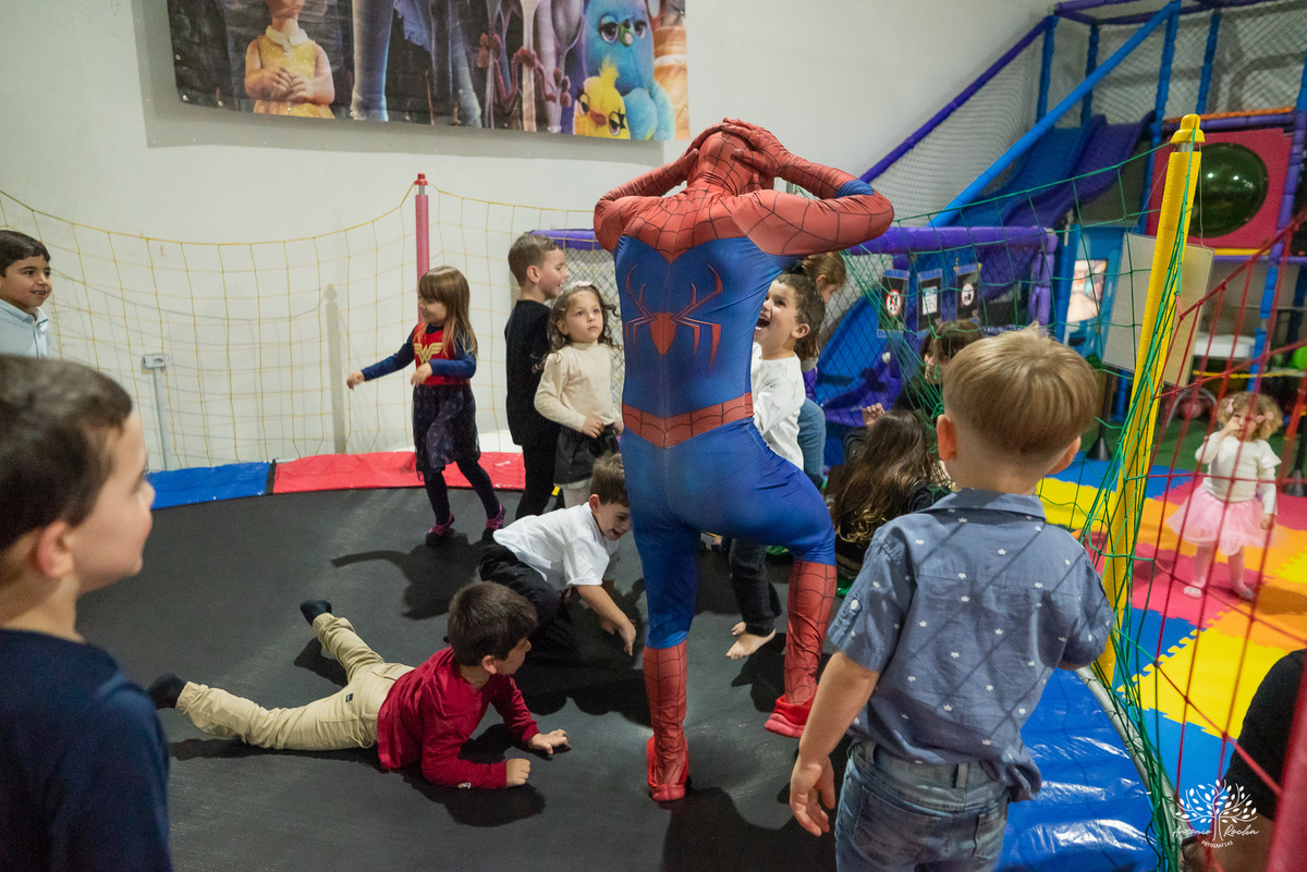 aniversário 5 anos Rodrigo - festa infantil - fotografia de aniversário - fotos espontâneas - super-herói Homem-Aranha - decoração festa Homem-Aranha - Zé Neto Eventos - Meu Herói Oficial - fotógrafo de festas em Pelotas - Antonio Rocha Fotografias - doce