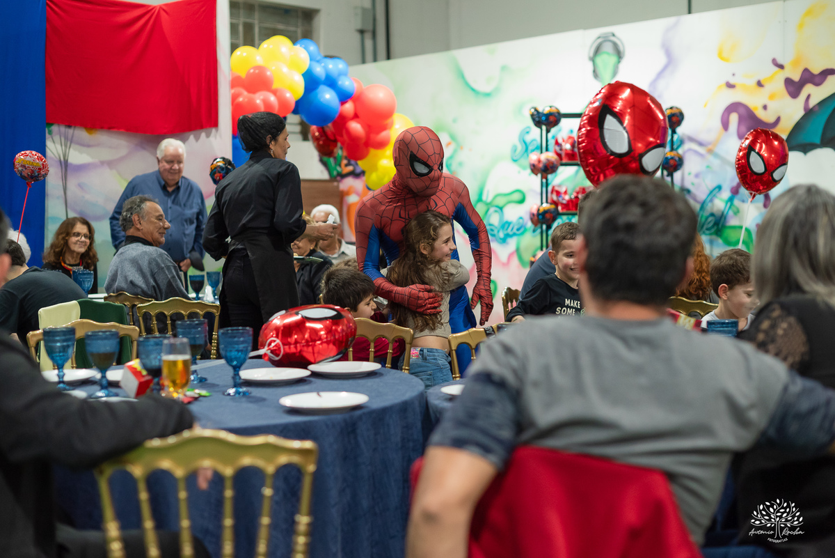 aniversário 5 anos Rodrigo - festa infantil - fotografia de aniversário - fotos espontâneas - super-herói Homem-Aranha - decoração festa Homem-Aranha - Zé Neto Eventos - Meu Herói Oficial - fotógrafo de festas em Pelotas - Antonio Rocha Fotografias - doce