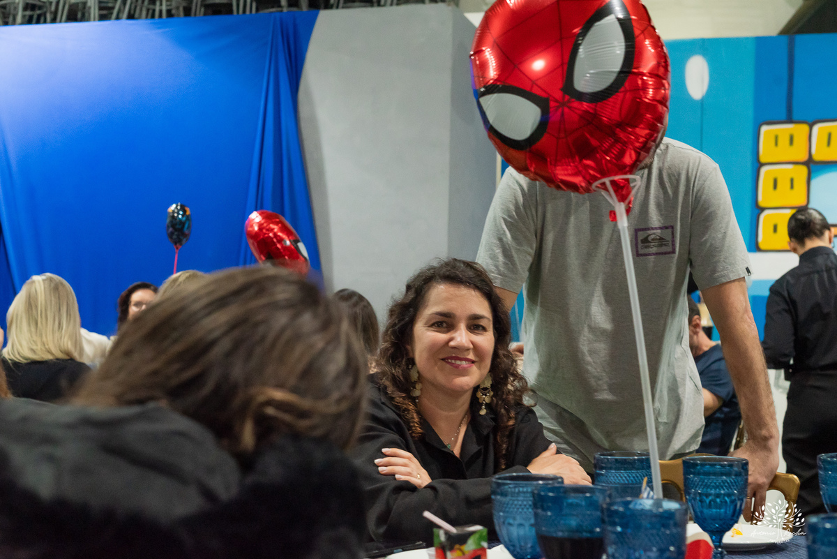aniversário 5 anos Rodrigo - festa infantil - fotografia de aniversário - fotos espontâneas - super-herói Homem-Aranha - decoração festa Homem-Aranha - Zé Neto Eventos - Meu Herói Oficial - fotógrafo de festas em Pelotas - Antonio Rocha Fotografias - doce