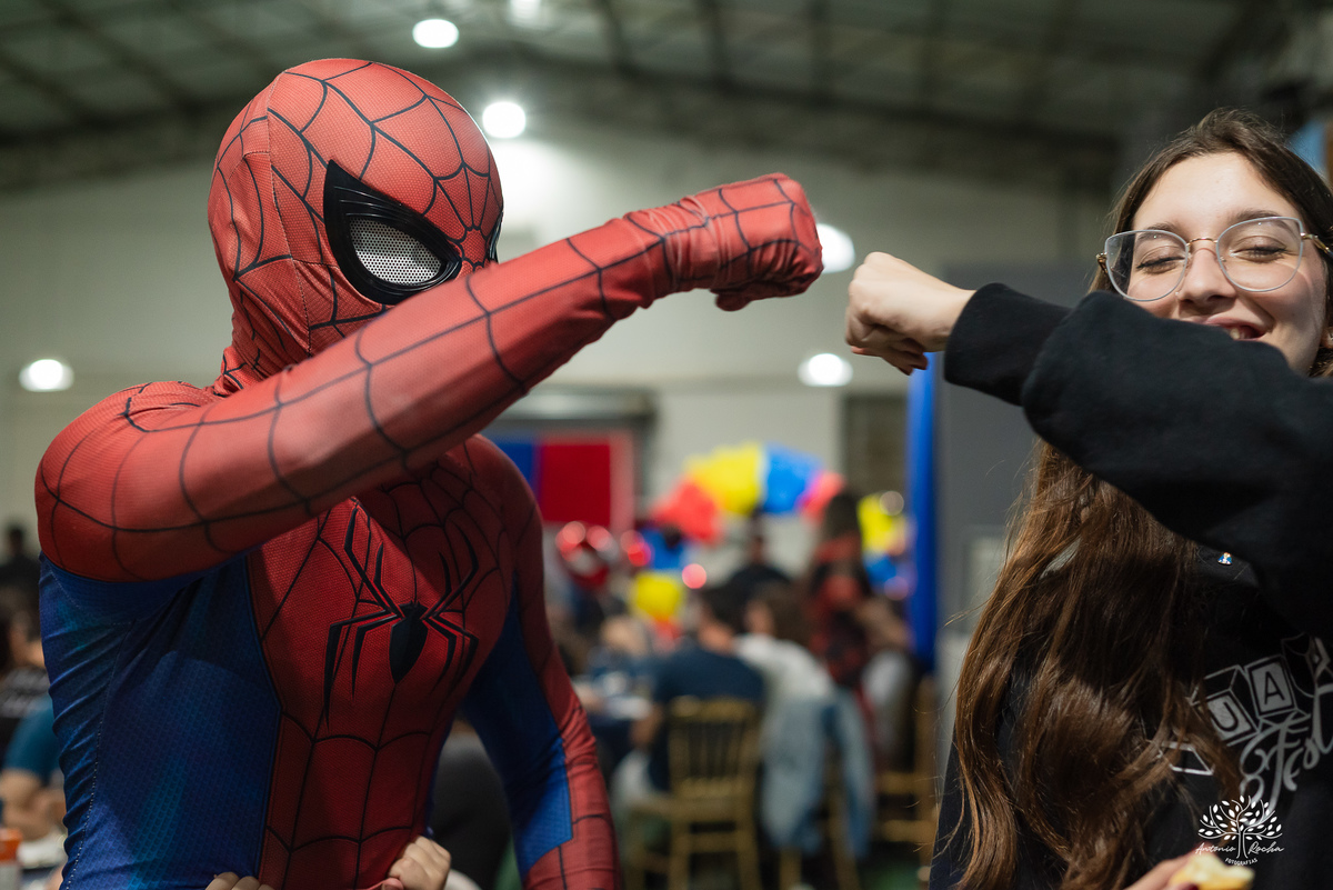 aniversário 5 anos Rodrigo - festa infantil - fotografia de aniversário - fotos espontâneas - super-herói Homem-Aranha - decoração festa Homem-Aranha - Zé Neto Eventos - Meu Herói Oficial - fotógrafo de festas em Pelotas - Antonio Rocha Fotografias - doce