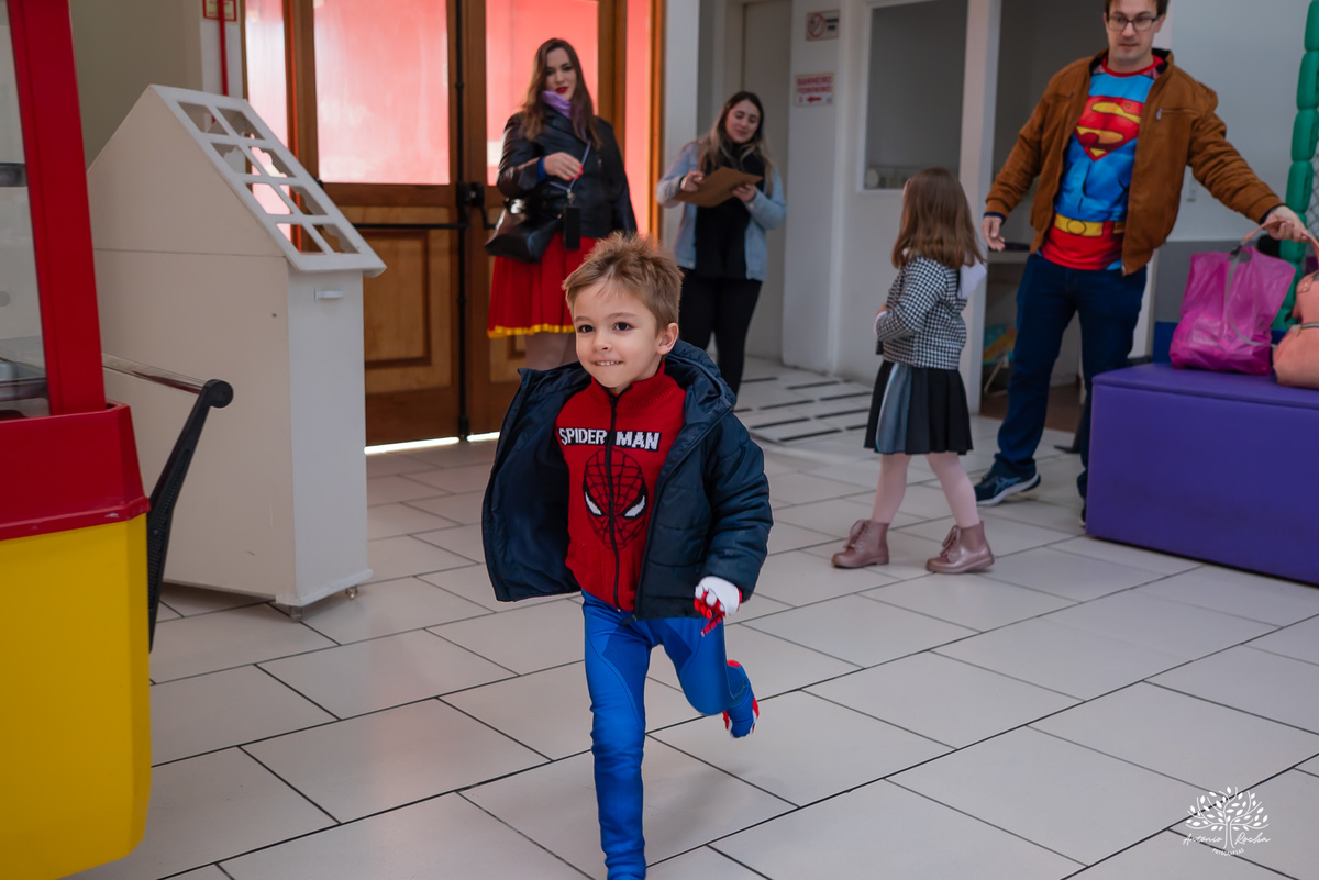 fotografia de aniversário infantil - fotógrafo em Pelotas - fotos criativas de crianças - fotos de família - ensaio infantil - decoração de festa infantil - Homem-Aranha festa - super-heróis  - Cliff Kids -  Antonio Rocha Fotografias- Renata Dalbann